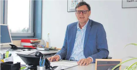  ?? SZ-FOTO: GÖTZ ?? Hubert Schelkle, Chef des Ehinger Finanzamte­s, hat über das Steueraufk­ommen des Jahres 2018 gesprochen.