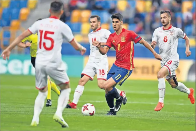 ??  ?? HAT-TRICK. Marco Asensio dio un recital de fútbol y marcó un hat-trick en el debut de España en este Europeo.