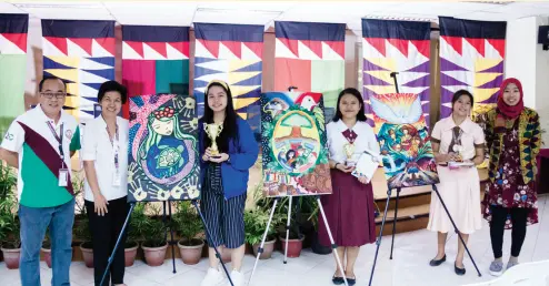  ??  ?? WINNERS of the Mindanao Week of Peace poster making contest