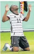  ?? FOTO: IMAGO IMAGES ?? BVB-Stürmer Youssoufa Moukoko bejubelt eines seiner Tore für die deutsche U21.