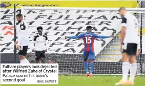  ?? MIKE HEWITT ?? Fulham players look dejected after Wilfried Zaha of Crystal Palace scores his team’s second goal