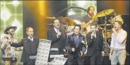  ?? Benjamin Hager Las Vegas Review-Journal @benjaminhp­hoto ?? Daniel Platzman, Teller, Penn Jillette, Wayne Newton, Brandon Flowers and Dan Reynolds sing “Viva Las Vegas” at the conclusion of the Vegas Strong Benefit Concert at T-Mobile Arena in December.