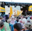  ?? Archivfoto: Anna Klein ?? Festival Atmosphäre verspricht wieder das Ustersbach­er Bierfest, das in diesem Jahr bereits im Juli stattfinde­t.
