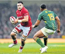  ?? ?? Battling back: Ellis Jenkins makes his first Wales appearance in three years against South Africa after recovering from a serious knee injury