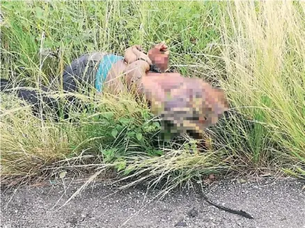  ??  ?? El cuerpo fue tirado en el monte/ Cortesía