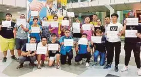  ?? READER
PIC COURTESY OF ?? Local tour guides staging a protest against a tour company at the Kota Kinabalu Internatio­nal Airport on Saturday.