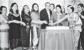  ??  ?? Charles (fifth left) with other guests-of-honour cut DKTU’s first anniversar­y cake at the dinner.