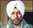  ?? ?? Mayor Karamjit Singh Rintu left the Congress for AAP ahead of the state elections.