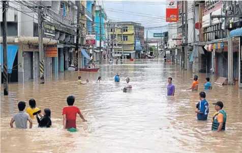  ?? THANARAK KHOONTON ?? Mountain run-off from Khao Yai forest complex has triggered a flood as deep as one metre in Kabin Buri municipali­ty in Prachin Buri. Other provinces are also struggling against flooding as a result of the tropical depression that hit Thailand last week.