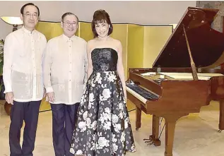  ??  ?? Japan Ambassador Koji Haneda, Foreign Affairs Secretary Teodoro Locsin and world-renowed pianist Noriko Ogawa