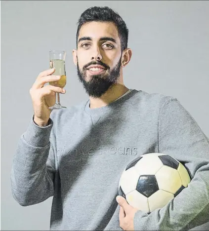  ??  ?? Brindis deportivo Uno de los máximos deseos de Borja para 2019 es conseguir muchos triunfos con el Espanyol y olvidar la mala racha