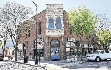  ?? ERIC PAUL ZAMORA ezamora@fresnobee.com ?? A downtown Reedley fixture, Uncle Harry’s Classic Meals, located at G and 12th streets, is now closed.