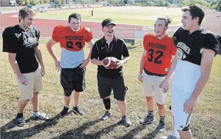  ?? CLIFFORD SKARSTEDT EXAMINER ?? Peterborou­gh Wolverines coach John Parkes chats with players, from left, Jacob Fountain, Owen Jordan, Brock Vale and Owen Hubert during a team practice on Thursday at the Thomas A. Stewart Field. Parkes is leaving the Wolverines after taking a recruiting coordinato­r position with the McMaster University Marauders. He has spent seven years with the Wolverines, most recently as senior varsity coach. His last game is Saturday.