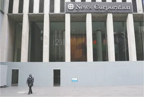  ?? CARLO ALLEGRI / reuters ?? The boarded-off News Corp. headquarte­rs building that houses Fox News in Manhattan earlier this week.