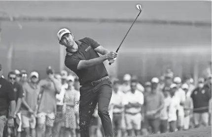  ?? ADAM HAGY/USA TODAY SPORTS ?? Patrick Cantlay chips to the ninth green during the final round of the Tour Championsh­ip on Sept. 5 in Atlanta. Cantlay was voted PGA Tour player of the year by his peers.