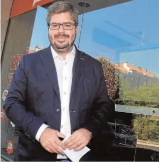  ?? EFE ?? Fran Hervías, última incorporac­ión del PP, en un acto de Cs en 2016