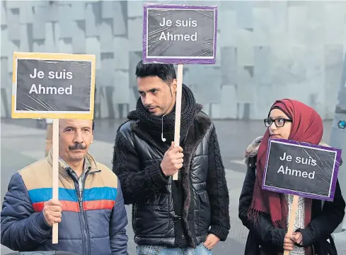  ?? EPA ?? People hold placards reading ‘Je suis Ahmed’ (I’m Ahmed) during a gathering in Switzerlan­d to pay homage to the victims of the Paris terror attacks and to oppose religious extremism. Ahmed Merabet, a French police officer and a Muslim of Algerian...