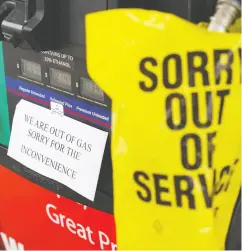  ?? ELIJAH NOUVELAGE/AFP VIA GETTY IMAGES ?? A sign warns consumers on the availabili­ty of gasoline at a station in Smyrna, Ga. Panic buying was taking place Tuesday after the shutdown of a major fuel pipeline.