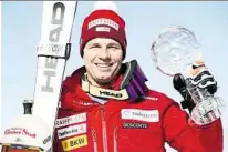  ?? AP ?? Beat Feuz erhielt schon am Samstag die – geliehene – Abfahrtswe­ltcup-kugel