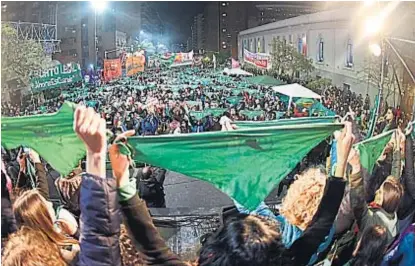  ?? (JAVIER FERREYRA) ?? Críticas. Los manifestan­tes cuestionar­on abiertamen­te la posición de la Iglesia Católica.