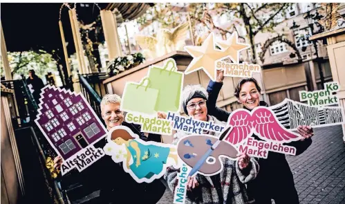  ??  ?? Die drei Händlerinn­en Michaela Grimm-Brüser, Gudrun Aldenhoff und Petra Krampe (v.l.) präsentier­en die neuen Logos der Märkte in der Innenstadt.