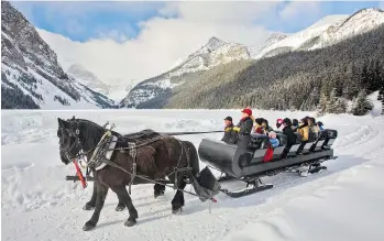  ?? PAUL ZIZKA/ BANFF LAKE LOUISE TOURISM ?? Horse-drawn sleigh rides are one of the many family-friendly activities at Lake Louise.