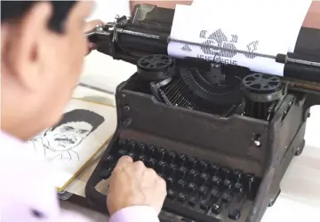  ??  ?? Chandrakan­t Bhide creates artwork using his typewriter that depicts elephant-headed Hindu god Lord Ganesha.