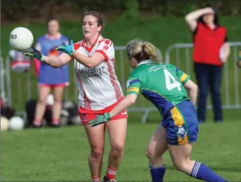  ??  ?? Tinahely’s Aine Byrne gathers this ball as Aoife Quinn closes in.