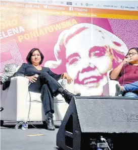  ??  ?? Irma Eréndira Sandoval asistió a la Feria del Libro del Zócalo.