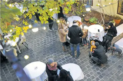  ??  ?? Der Weihnachts­markt am Spittelber­g in Wien-Neubau zieht alljährlic­h mehr als 500.000 Besucher an.