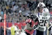  ?? ELISE AMENDOLA/THE ASSOCIATED PRESS ?? New England Patriots’ James White, right, catches a pass under pressure by Atlanta Falcons’ Deion Jones during the first half of the NFL Super Bowl 51 football game on Feb. 5 in Houston.