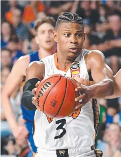  ?? Picture: AAP IMAGE ?? TOP QUALITY: Taipans guard Scott Machado.