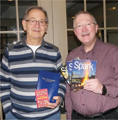  ?? DARLENE POLACHIC ?? Ron Basky and Clair Ziolkowski display some of the materials distribute­d by Gideons Internatio­nal in Canada.