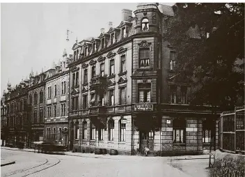  ?? FOTO: GRUPPE ?? Das Rekordbild der Seite: Es dauerte über zwei Jahre, bis das Rätsel gelöst war, wo dieses Bürgerhaus in Malstatt stand. Die Ratenden hatten nicht bedacht, dass Malstatt schon hinter dem Hauptbahnh­of beginnt . . .