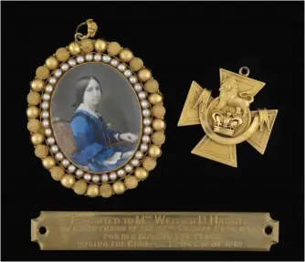  ?? ?? ■ Below: The replica gold Victoria Cross presented to Elizabeth Webber Harris. (Courtesy Lord Ashcroft)