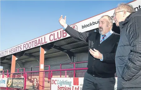  ??  ?? SFA president Alan Mcrae, right, with Kelty Hearts co-chairman Ian Thomson on a visit to New Central Park.