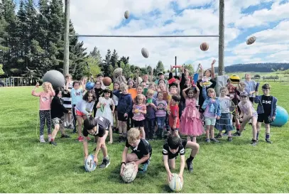  ?? PHOTO: SUPPLIED/FIVE FORKS SCHOOL ?? Pupil power . . . Five Forks School pupils show their support for the proposed Waitaki Event Centre, as they take part in yesterday’s districtwi­de mufti day fundraiser.