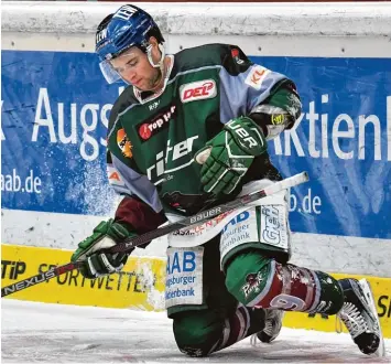  ?? Foto: Siegfried Kerpf ?? Zwei Spiele, null Punkte – Stürmer Michael Davies und die Augsburger Panther gingen am Wochenende in die Knie. Bereits am Mittwoch tritt die Mannschaft von Trainer Mike Stewart in Wolfsburg an.