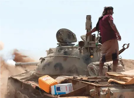  ?? AFP ?? Fighters loyal to Yemen’s separatist Southern Transition­al Council fire toward the positions of government forces for control of Zinjibar on Saturday.
