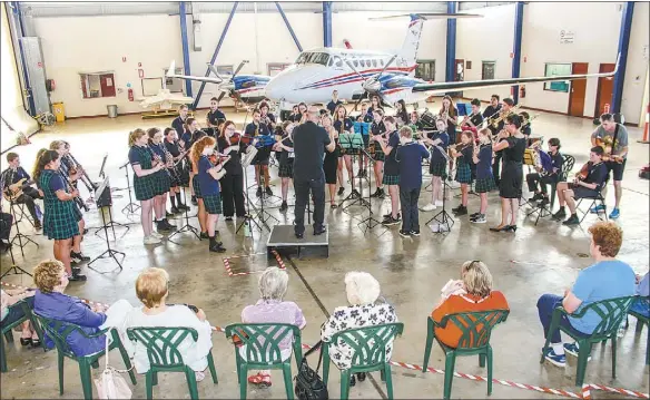  ?? PHOTO: DARCEE NIXON ?? Internatio­nal Grammar School musicians performing inside Flying Doctor’s Dubbo hangar on Monday.