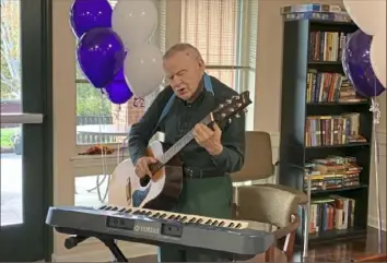  ?? Mary Pickels photos ?? Phillip Horrell, 90, plays guitar, electric keyboard and sings during a recent music night at his senior high rise, South Greengate Commons.