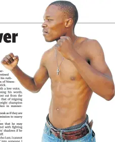  ?? Picture: MICHAEL PINYANA ?? FISTS AT THE READY: Mdantsane’s Asanda Gingqi is moving into the profession­al category.