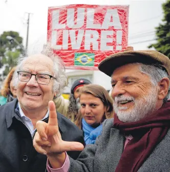  ?? FOTOS: REUTERS ?? Los abogados de Lula reclaman que sea liberado hasta agotar los recursos en tercera instancia.