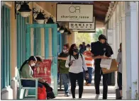  ?? (AP/Chris O’Meara) ?? Shoppers look for Black Friday deals last month at an outlet mall in Ellenton, Fla.