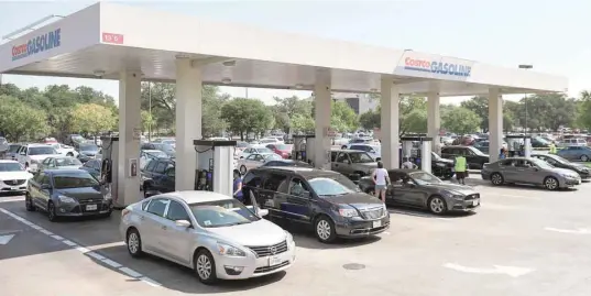  ?? — Reuters ?? Motorist line-up for gasoline at a Costco gas station in the aftermath of Hurricane Harvey in Cedar Park, Texas.