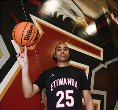  ?? ANJALI SHARIF-PAUL — STAFF PHOTOGRAPH­ER ?? Etiwanda junior point guard Aliyahna “Puff” Morris is averaging 16.8points, 5.4assists, 3.0rebounds and 2.8steals for the Eagles (28-3).