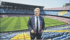  ?? Foto: pere puntí ?? Laporta, con el palco al fondo es su ubicación actual en el estadi