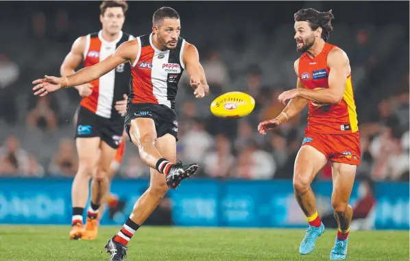  ?? ?? St Kilda halfback Ben Long is looking forward to connecting with the Far North footy community this week. Picture: Getty Images