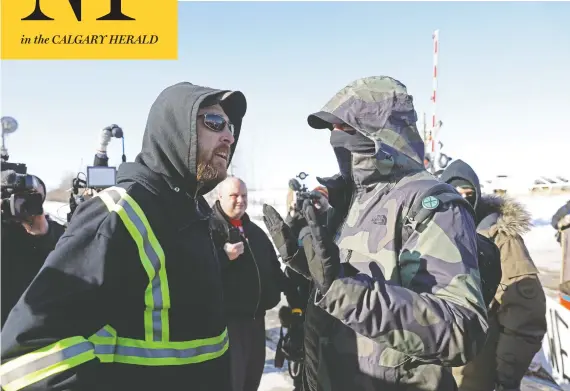  ?? CODIE MCLACHLAN / REUTERS ?? A counter-protester argues as supporters of the Indigenous Wet’suwet’en Nation’s hereditary chiefs camp at a railway blockade in Edmonton on Wednesday.