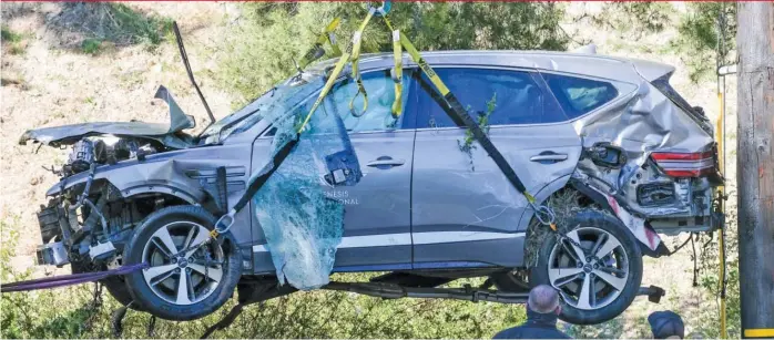  ?? AP ?? SPORTS
A crane is used to lift Tiger Woods’ SUV following his rollover accident Feb. 23 outside of Los Angeles. Woods, who was driving over 80 mph in a 45 mph zone, had no signs of impairment, according to authoritie­s.
